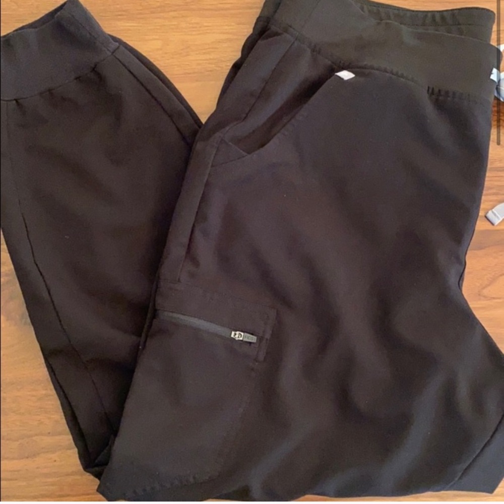 FIGS ladies black jogger scrub pants